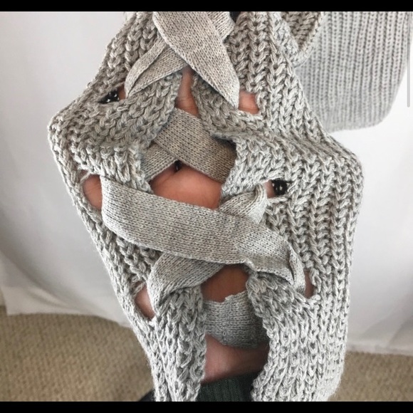 Lace up sleeve sweater - Picture 4 of 4